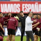 Murat Yakin et les joueurs de l'équipe de Suisse préparent le match contre l'Espagne à Tenerife